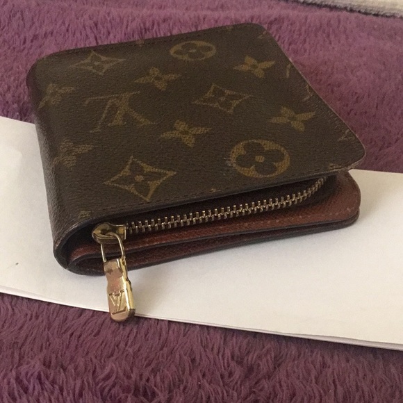 Authentic Vintage Louis Vuitton Bifold Wallet - Picture 2 of 16